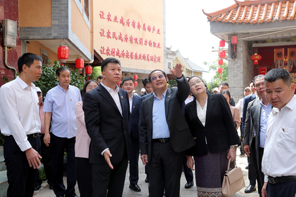 王宁会见老挝总理宋赛