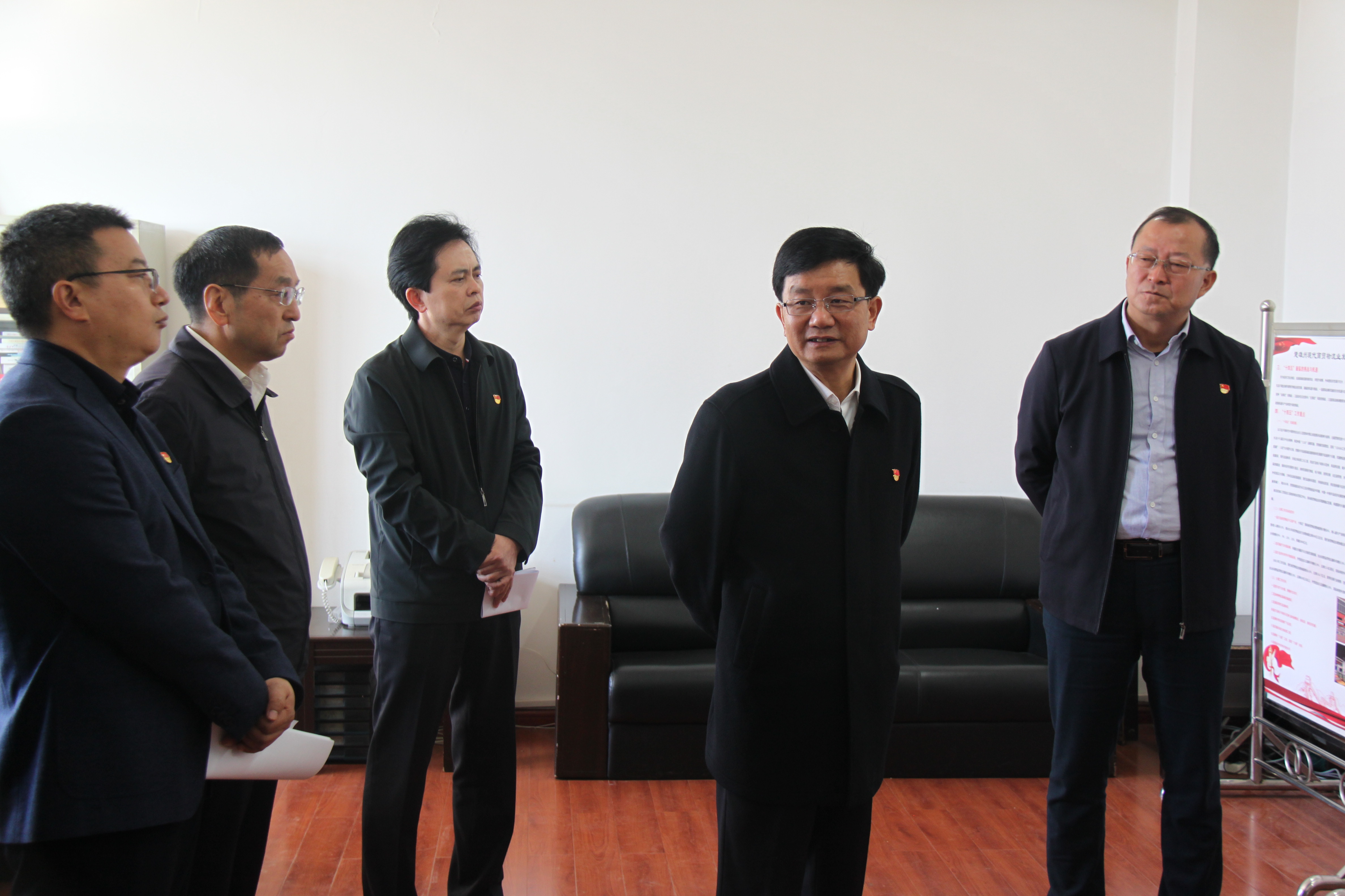 楚雄州委书记杨斌到州商务局调研商务工作